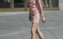 一面亲上边一面膜下边打扑克免费